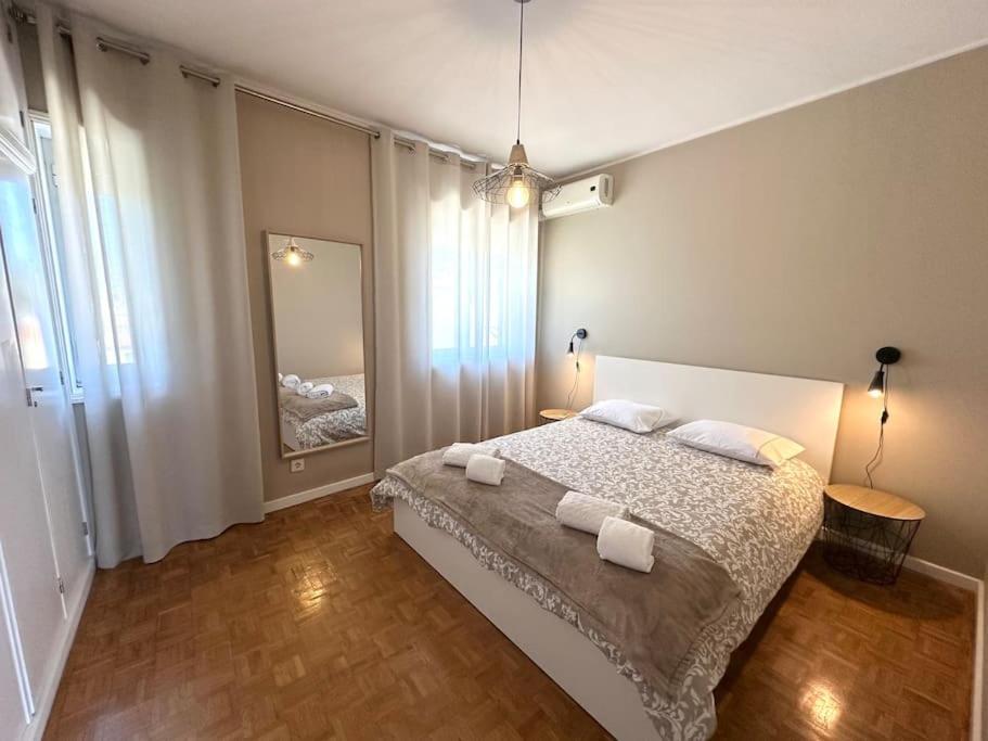 Renovado Com Ac, 2 Wc Completos, Terraco E Garagem Appartement Porto Buitenkant foto