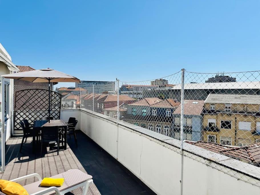 Renovado Com Ac, 2 Wc Completos, Terraco E Garagem Appartement Porto Buitenkant foto
