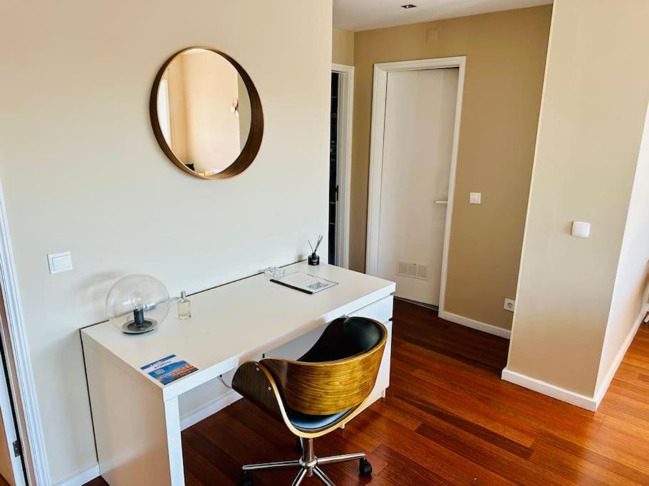 Renovado Com Ac, 2 Wc Completos, Terraco E Garagem Appartement Porto Buitenkant foto