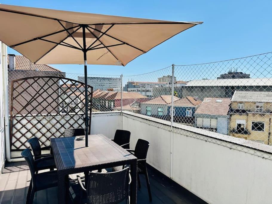 Renovado Com Ac, 2 Wc Completos, Terraco E Garagem Appartement Porto Buitenkant foto