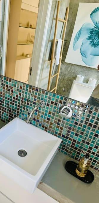 Renovado Com Ac, 2 Wc Completos, Terraco E Garagem Appartement Porto Buitenkant foto